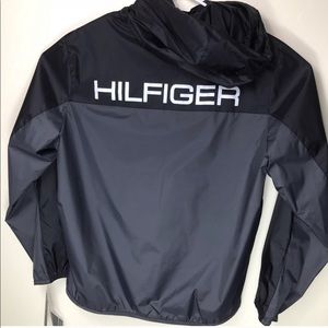 Hifiger Windbreaker + Nike Shox for